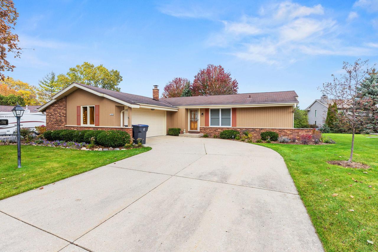 14080 W Wilbur Dr, New Berlin, WI 53151