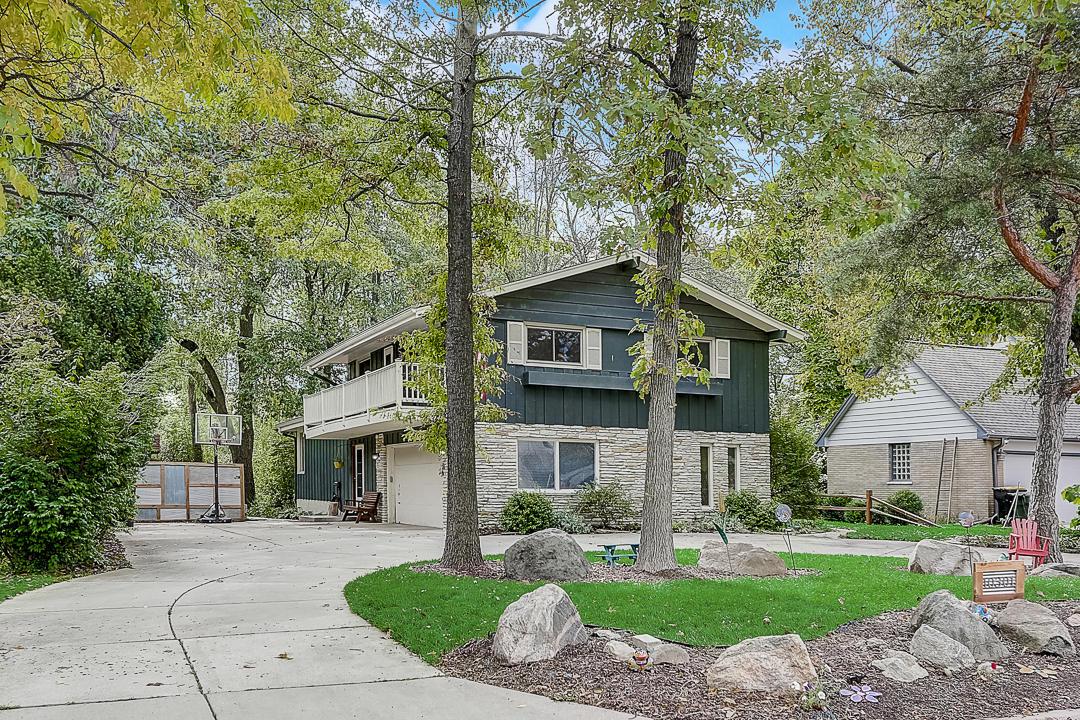 10301 W Ruby Ave, Wauwatosa, WI 53225