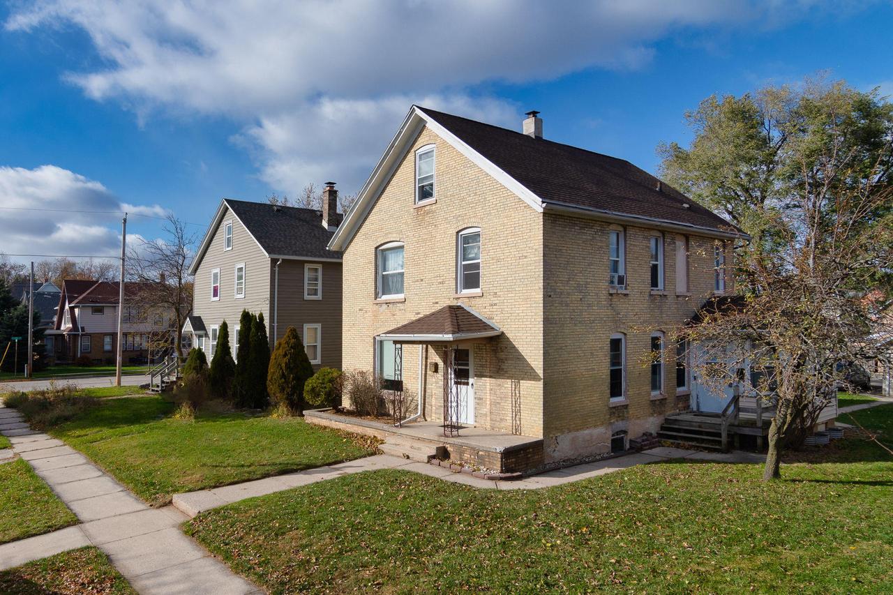 456-458 W Oakland Ave., Port Washington, WI 53074