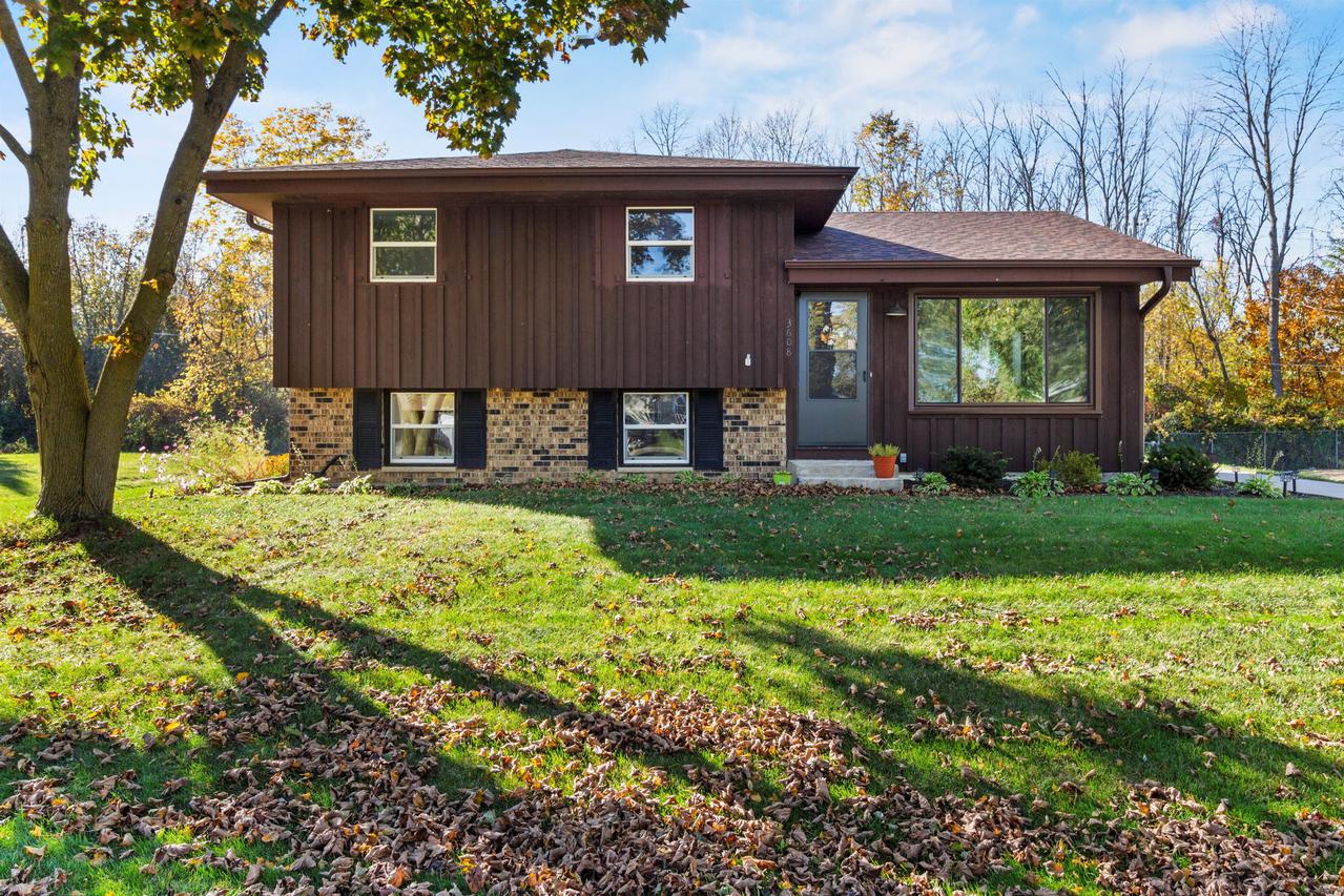 3608 Indian Tr., Caledonia, WI 53402