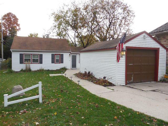 1642 S Triangle Ave., New Berlin, WI 53151