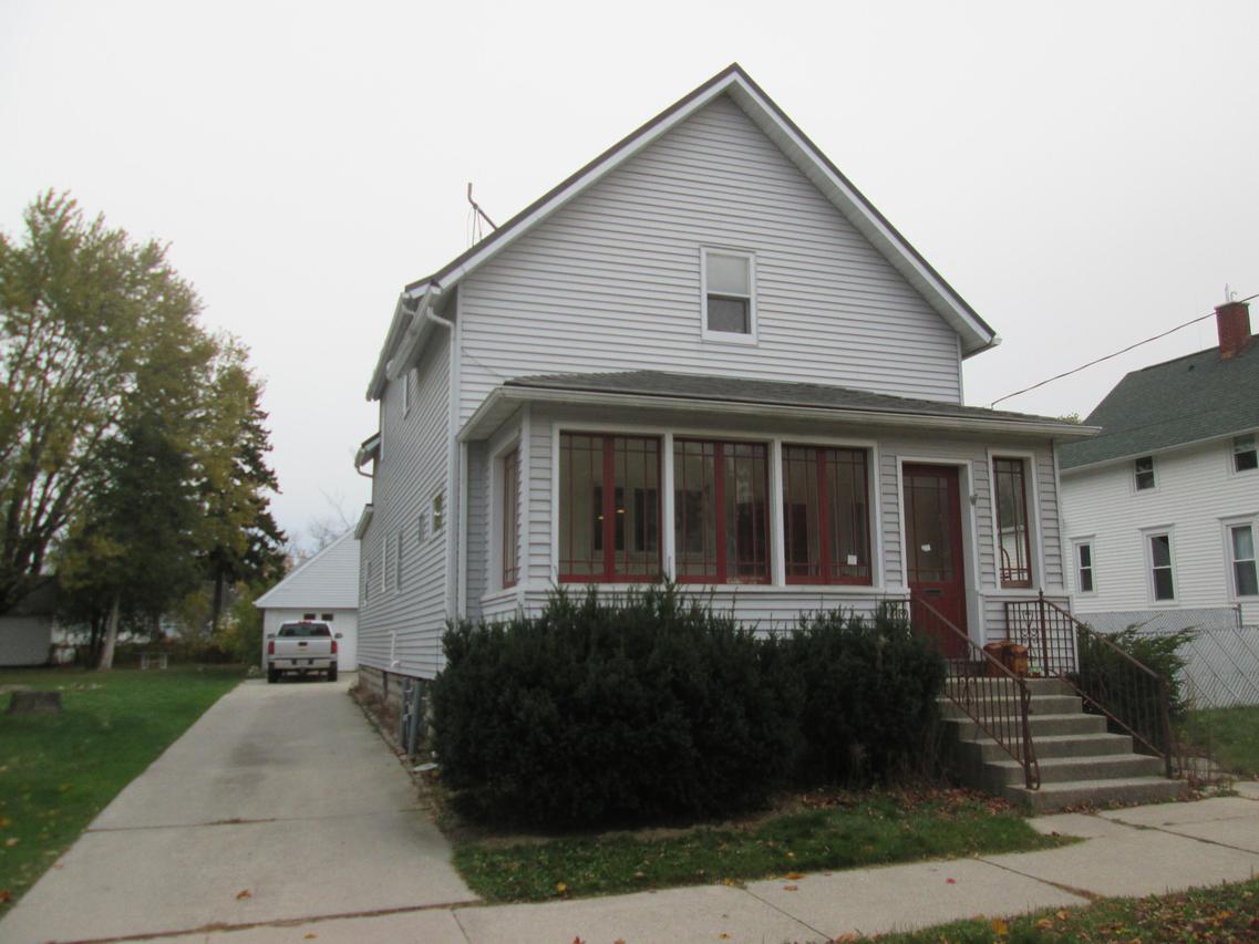 1209 S 14th St., Manitowoc, WI 54220