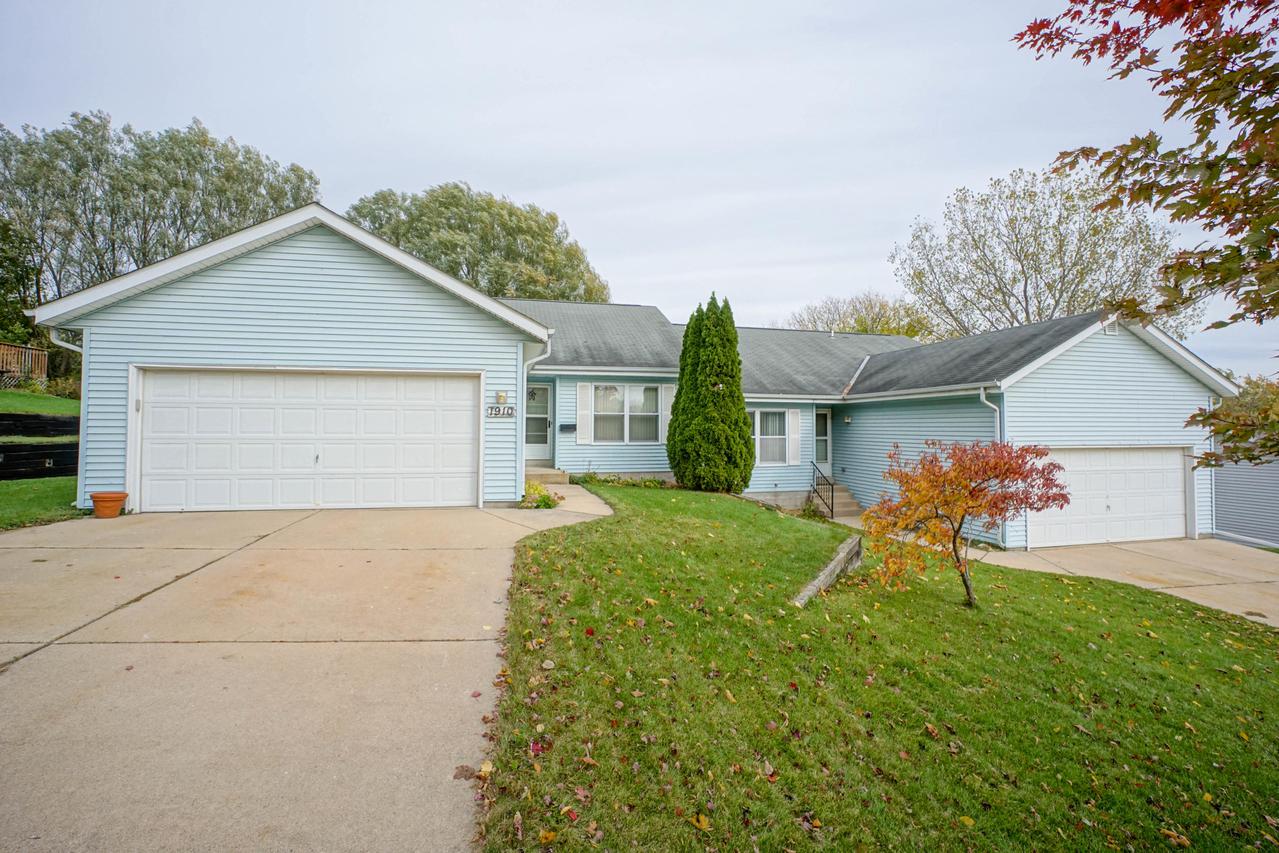 1908 Bonnie Ln. #1910, Waukesha, WI 53188