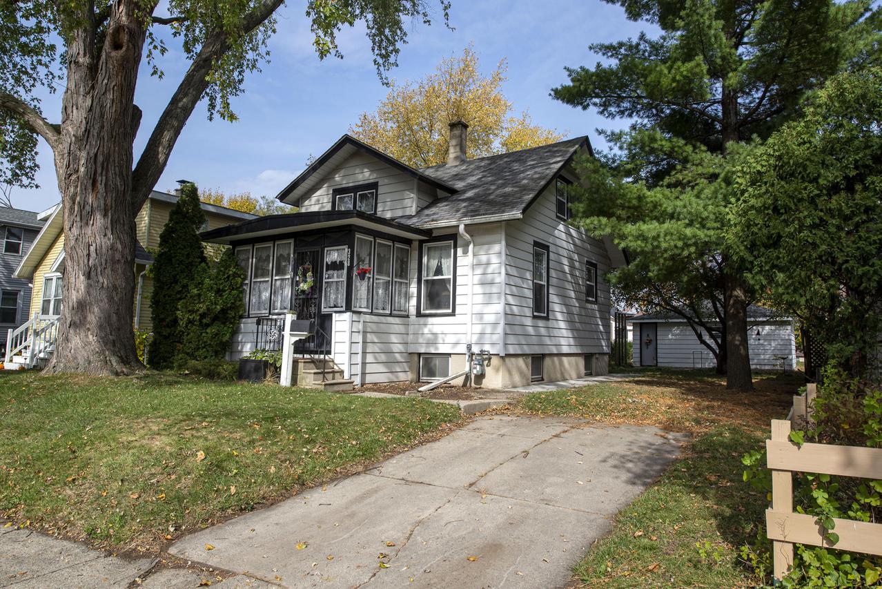 328 Harrison Ave., Waukesha, WI 53186