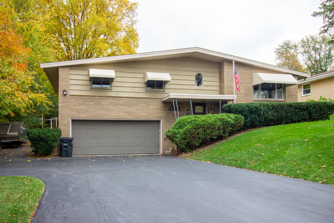 634 N 121st, Wauwatosa, WI 53226