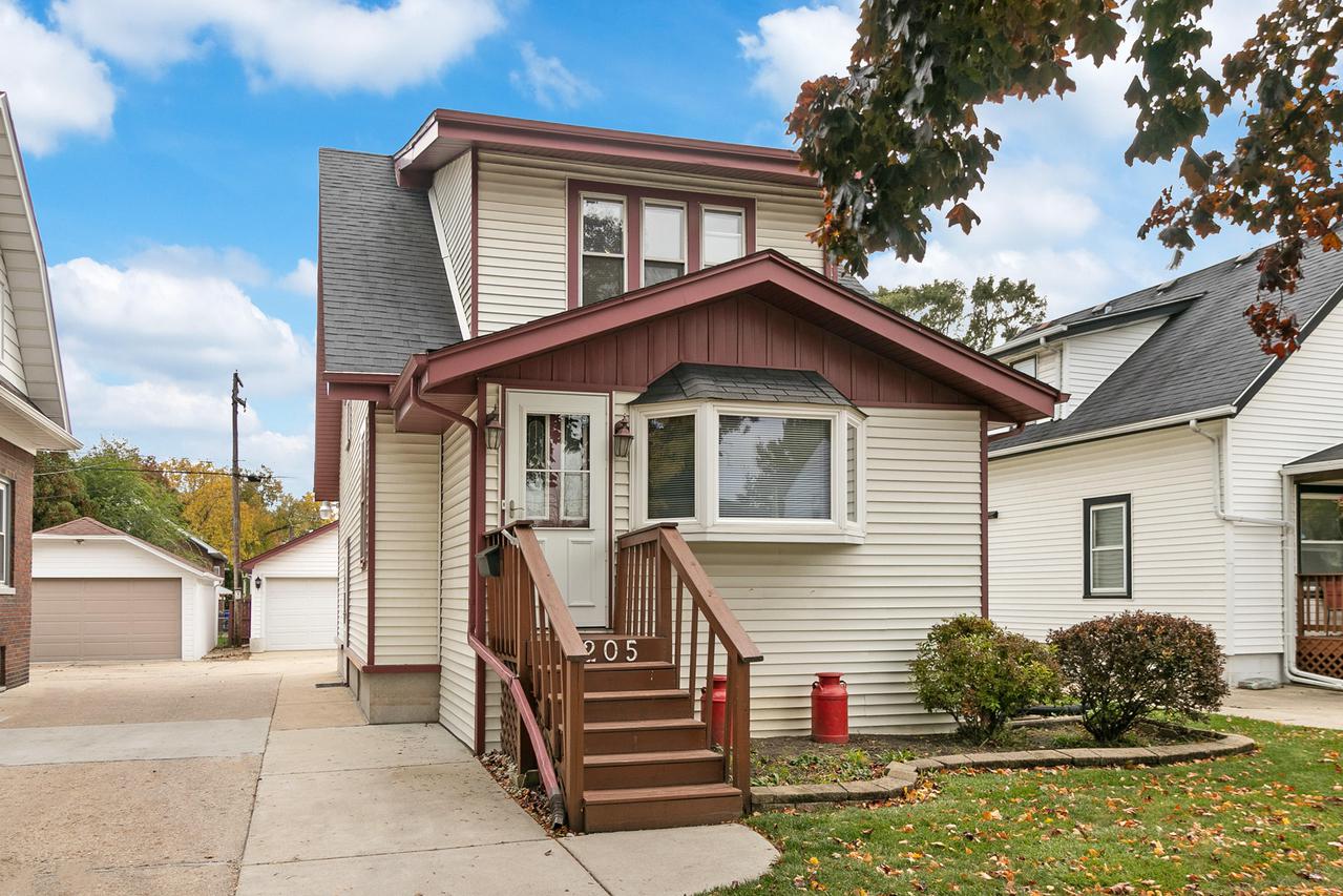 6205 33rd Ave, Kenosha, WI 53142