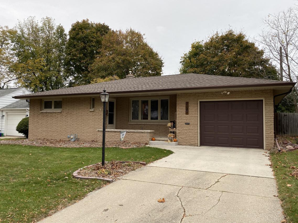 529 West Lawn Blvd., Manitowoc, WI 54220
