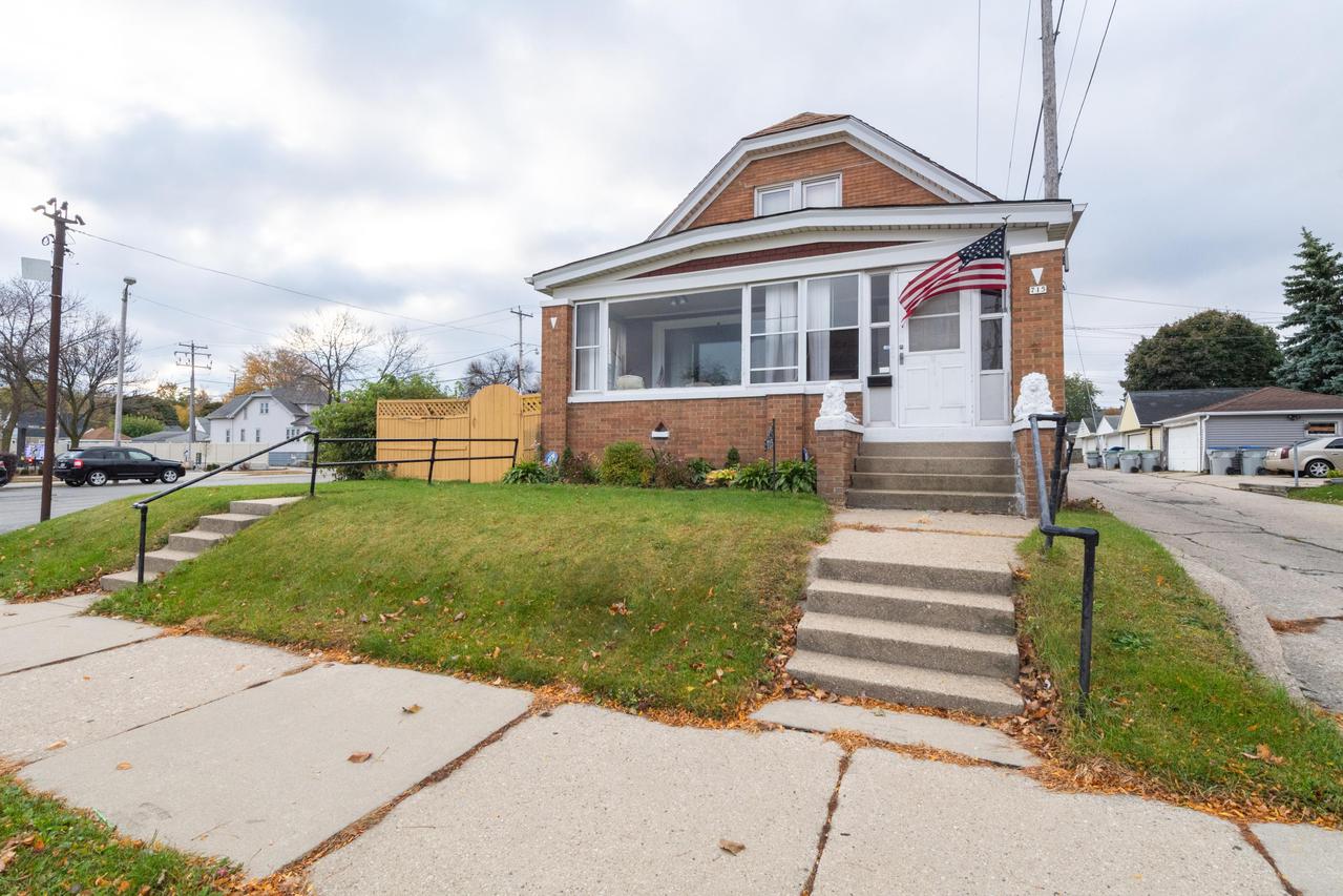 715 W Oklahoma Ave, Milwaukee, WI 53215