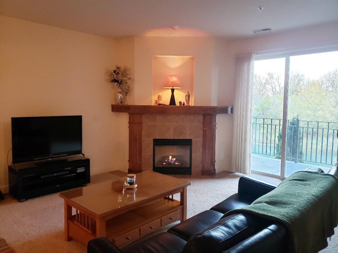 15295 W Library Ln #106E, New Berlin, WI 53151