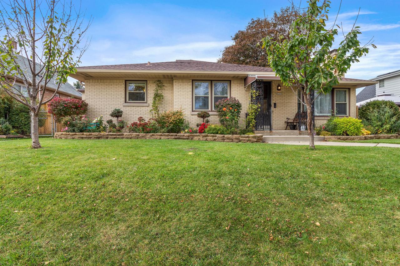 3203 S 43rd St., Milwaukee, WI 53219