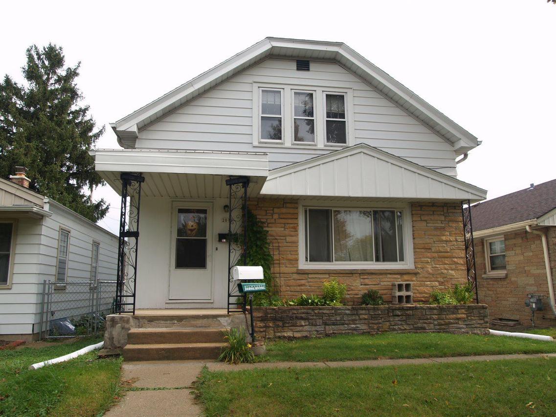 2072 S 72nd St., West Allis, WI 53219