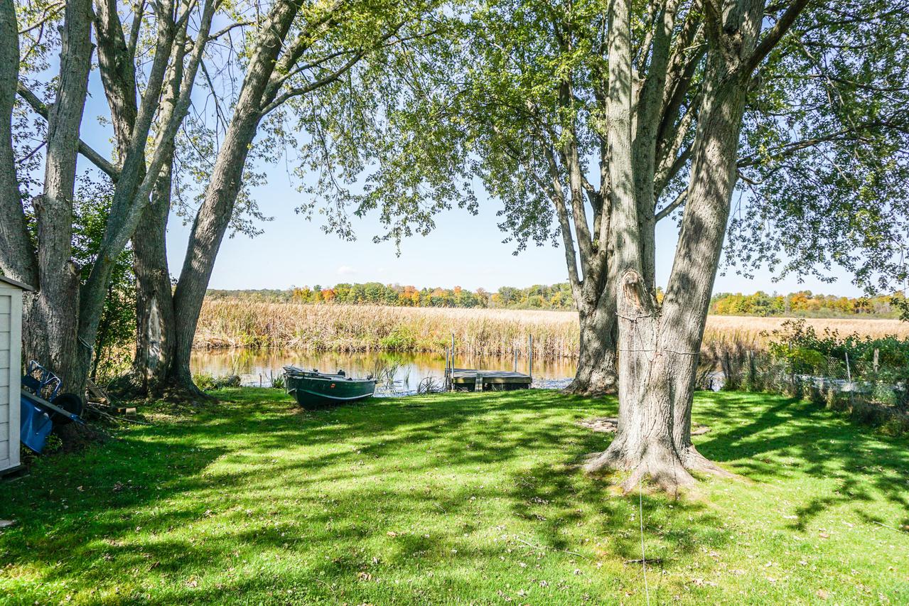 W302S10109 Lakeview Dr, Mukwonago, WI 53149