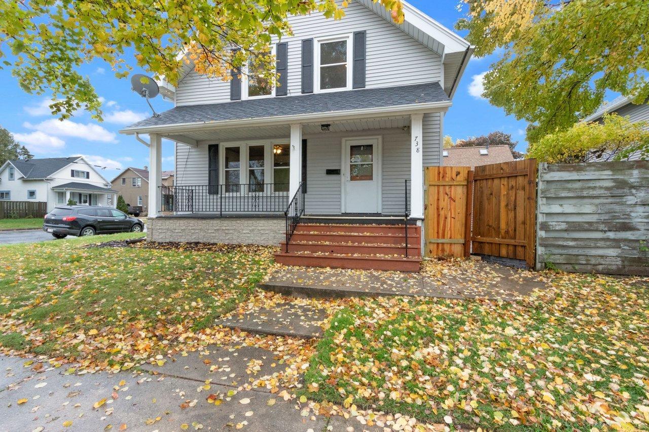 738 S 19th St., Manitowoc, WI 54220