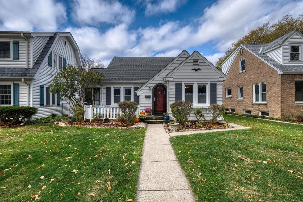 2449 S 79th St, West Allis, WI 53219