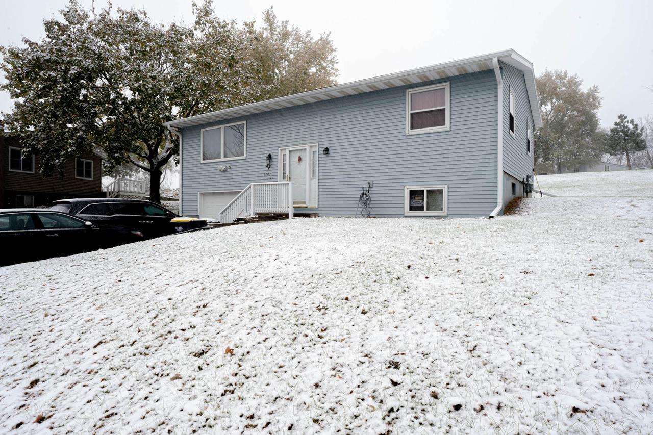 1507 Cliffview Dr, Holmen, WI 54636