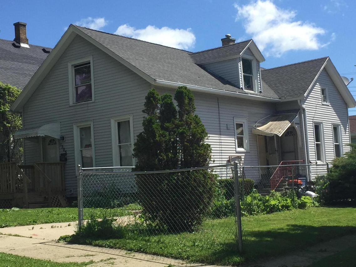 1305 Bluff Ave, Racine, WI 53403