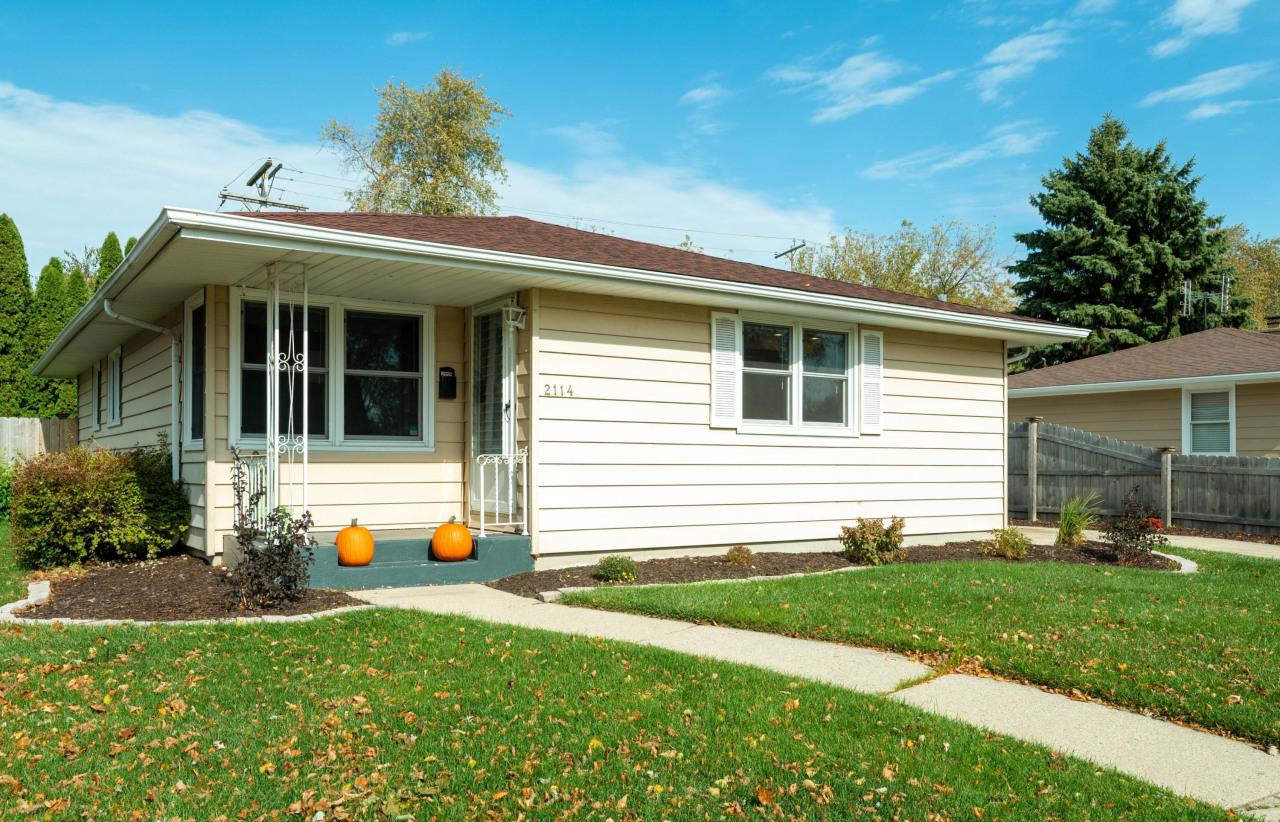 2114 87th Pl, Kenosha, WI 53143