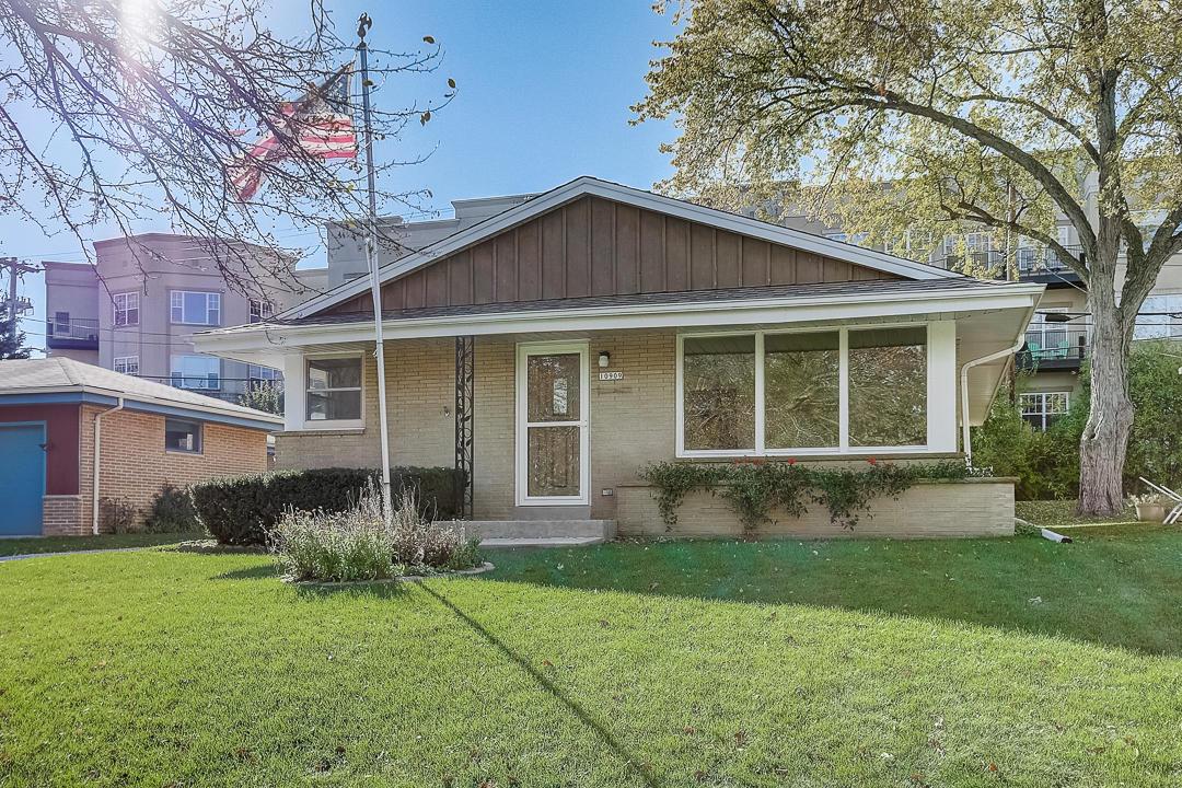 10909 W Harvard Ln., Wauwatosa, WI 53226