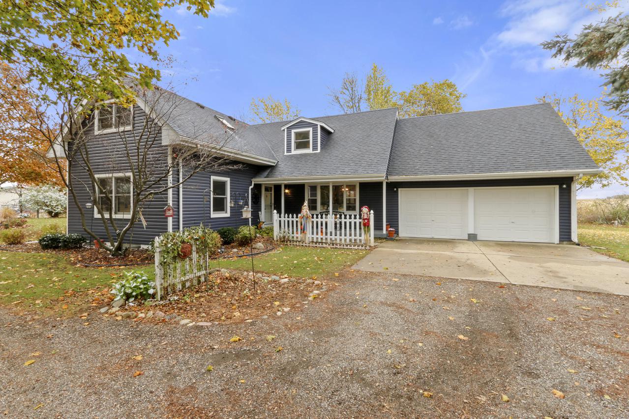 N6097 Hodunk Rd., Lafayette, WI 53121