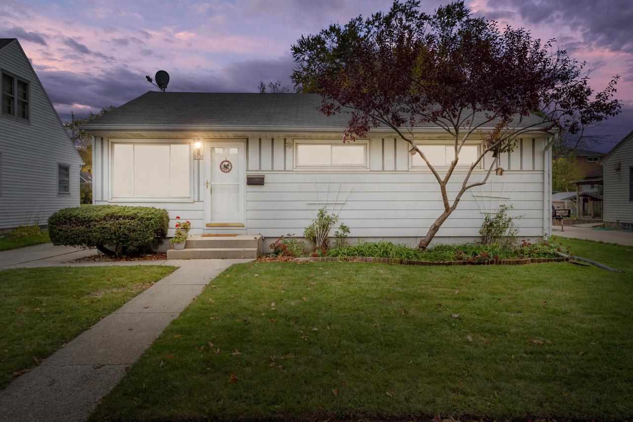 2927 S 61st St., Milwaukee, WI 53219