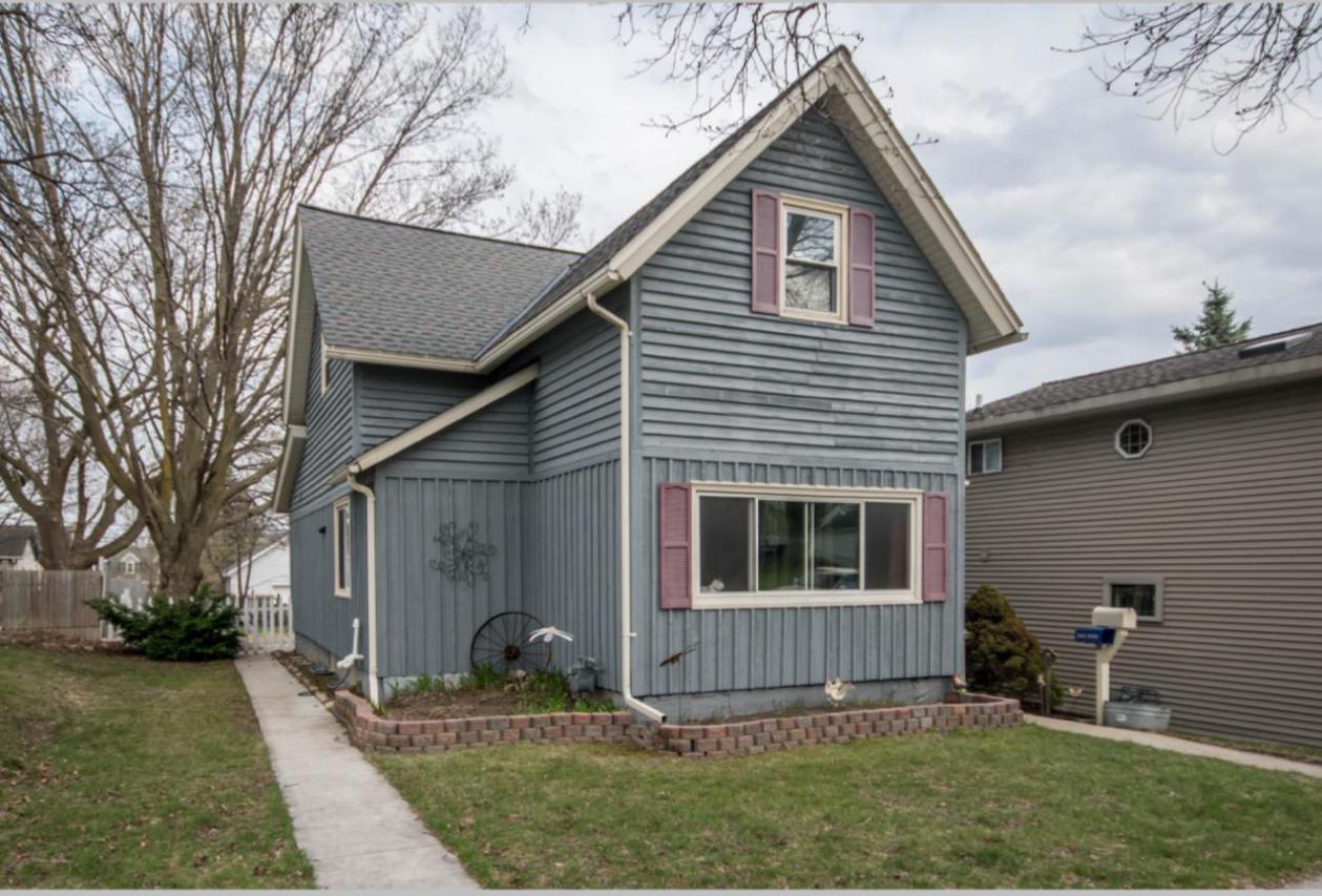 413 S 6th Ave, West Bend, WI 53095