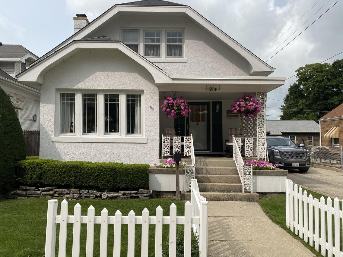 914 Belmont Ave., Racine, WI 53405