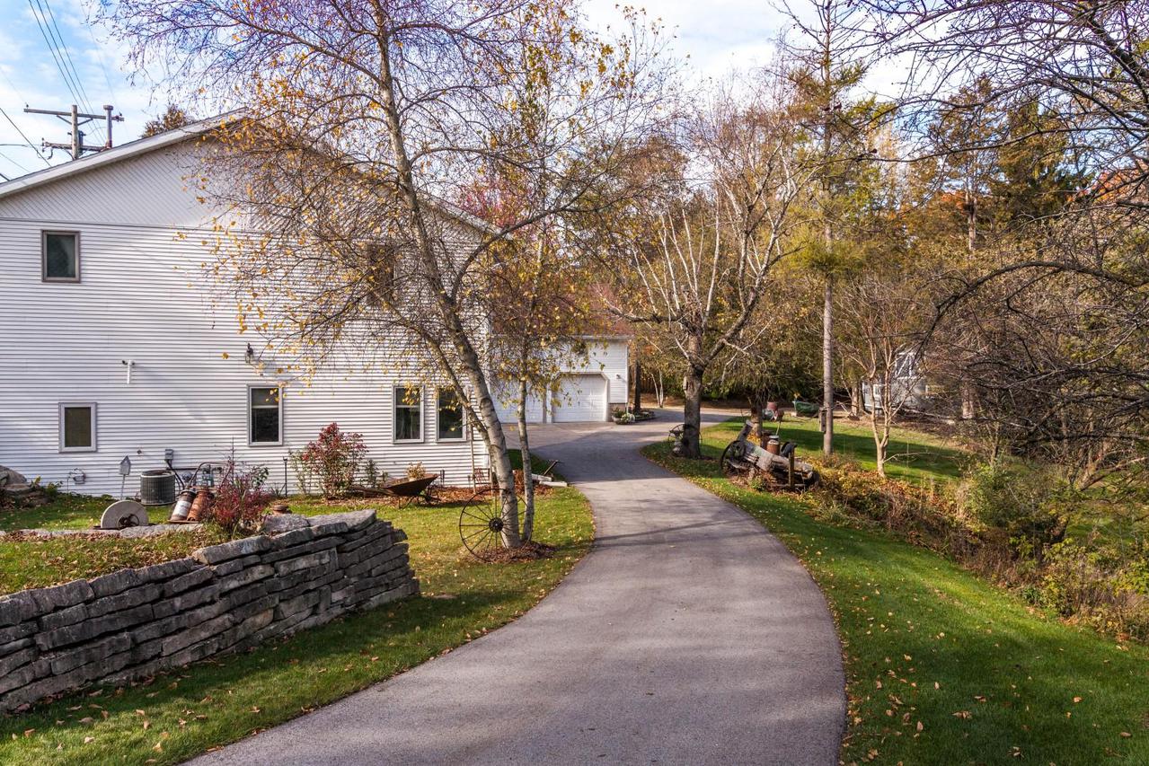 1821 Bark River Dr., Hartland, WI 53029