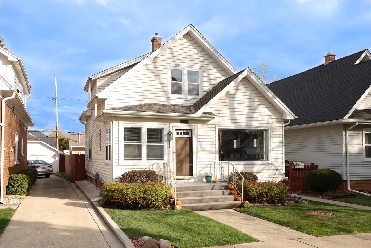 2053 Quincy, Racine, WI 53403