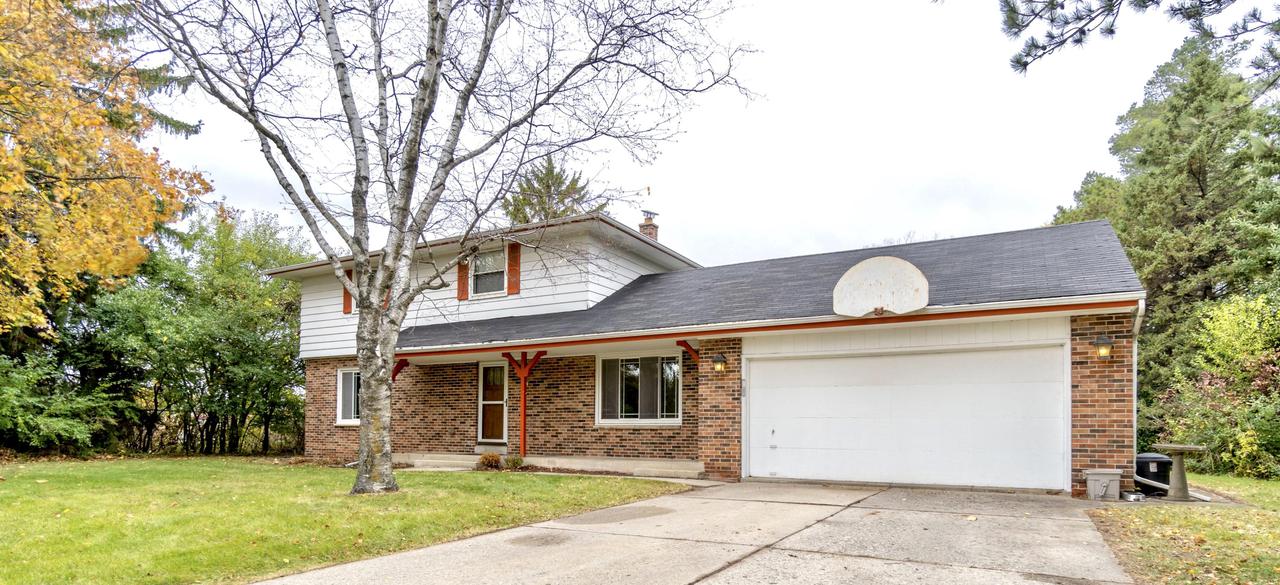 552 W Calumet Rd., Milwaukee, WI 53217