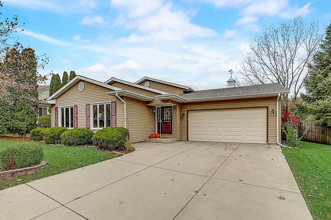1708 Erin Ln, Waukesha, WI 53188