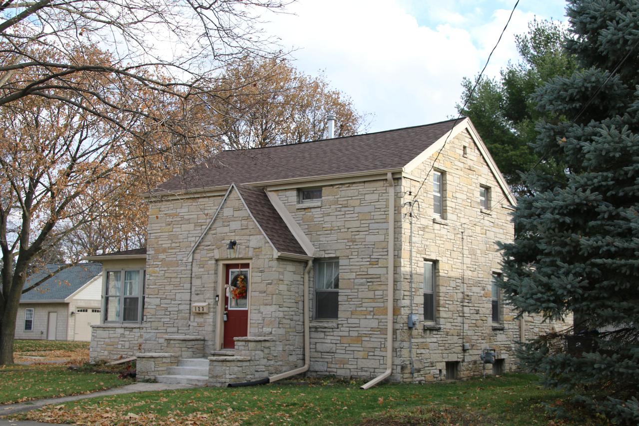 123 Dunbar Ave, Waukesha, WI 53186
