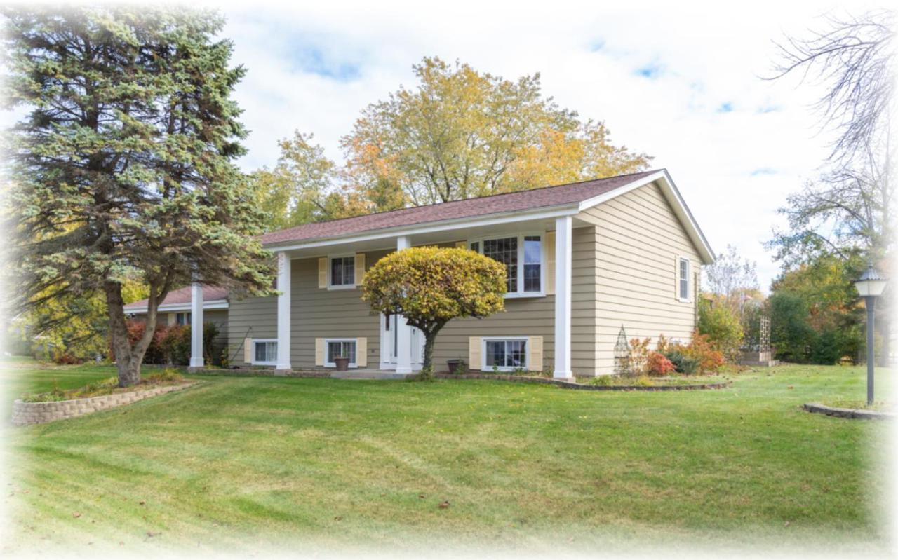 5515 College Point Ct., Caledonia, WI 53402