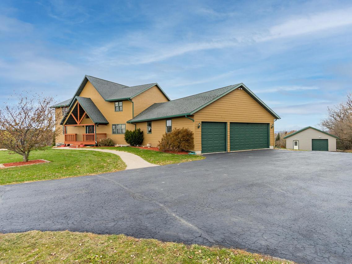 W5220 County Road F, Shelby, WI 54601