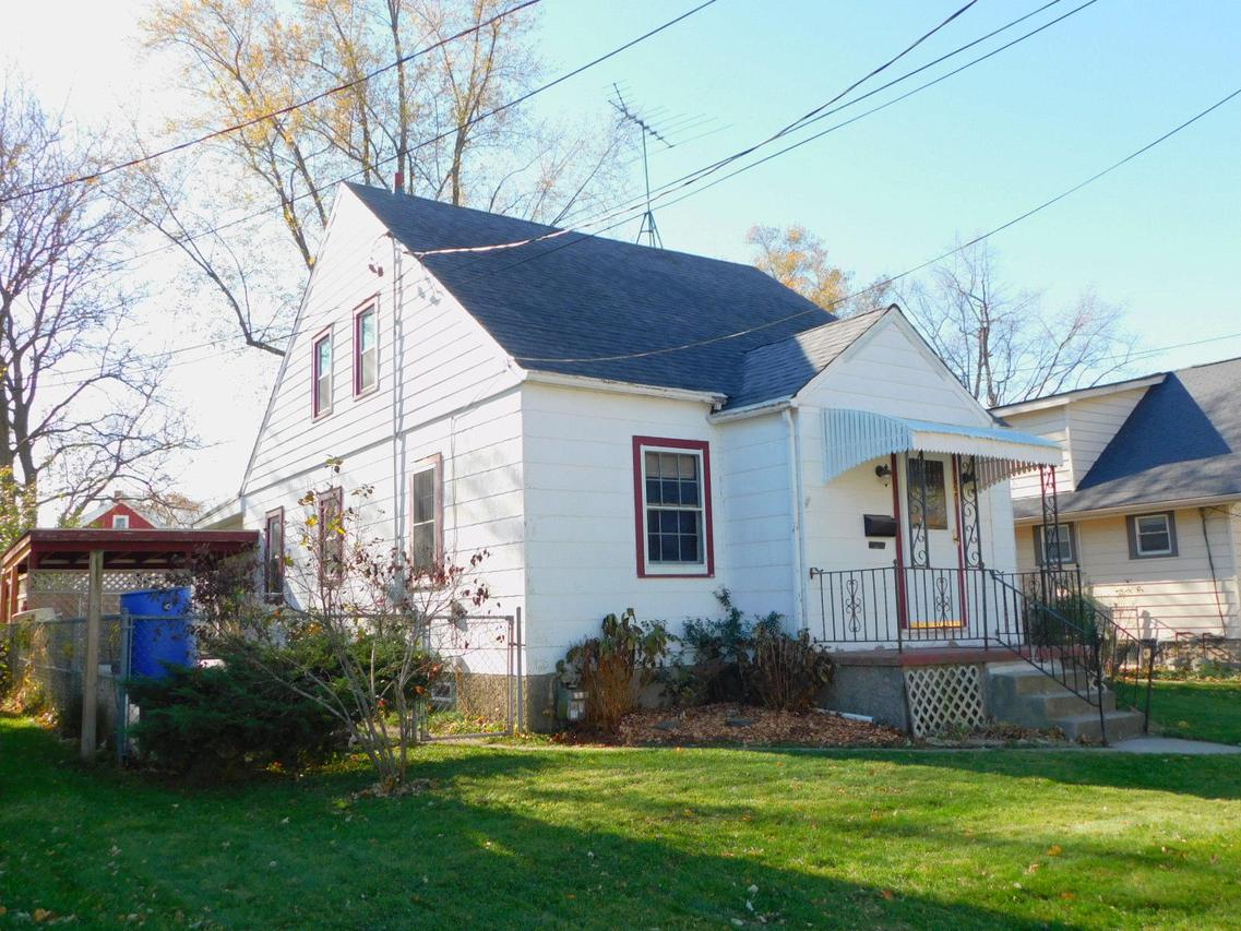 321 Harrison Ave, Waukesha, WI 53186
