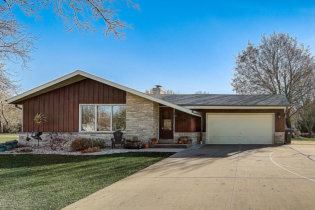 17085 W Homestead Dr., New Berlin, WI 53151