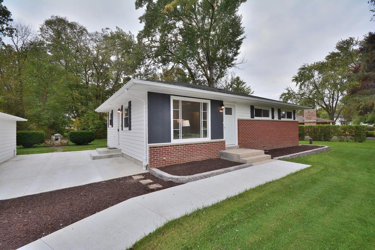 5450 S Williams Rd, New Berlin, WI 53146