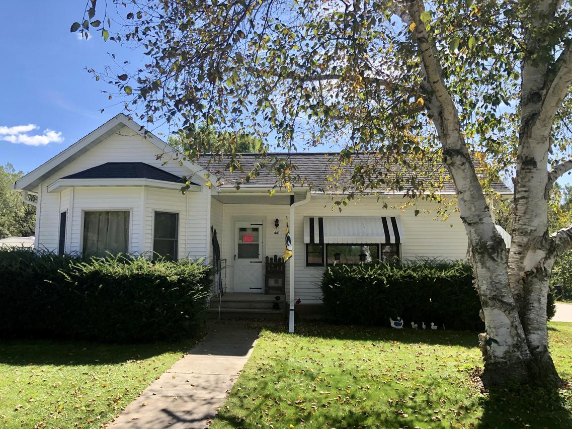 461 N Main St, Fall River, WI 53932