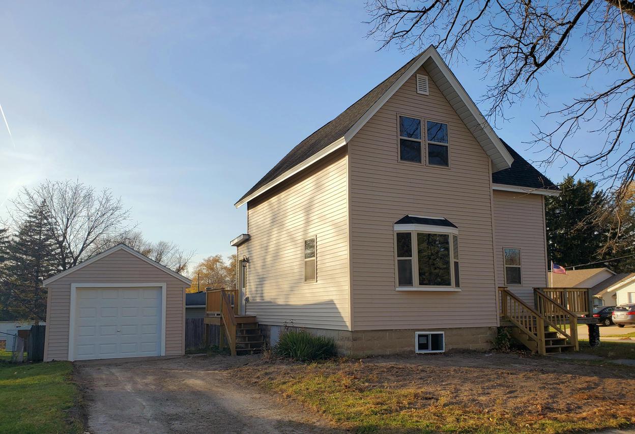 1400 Dakota St., Watertown, WI 53094