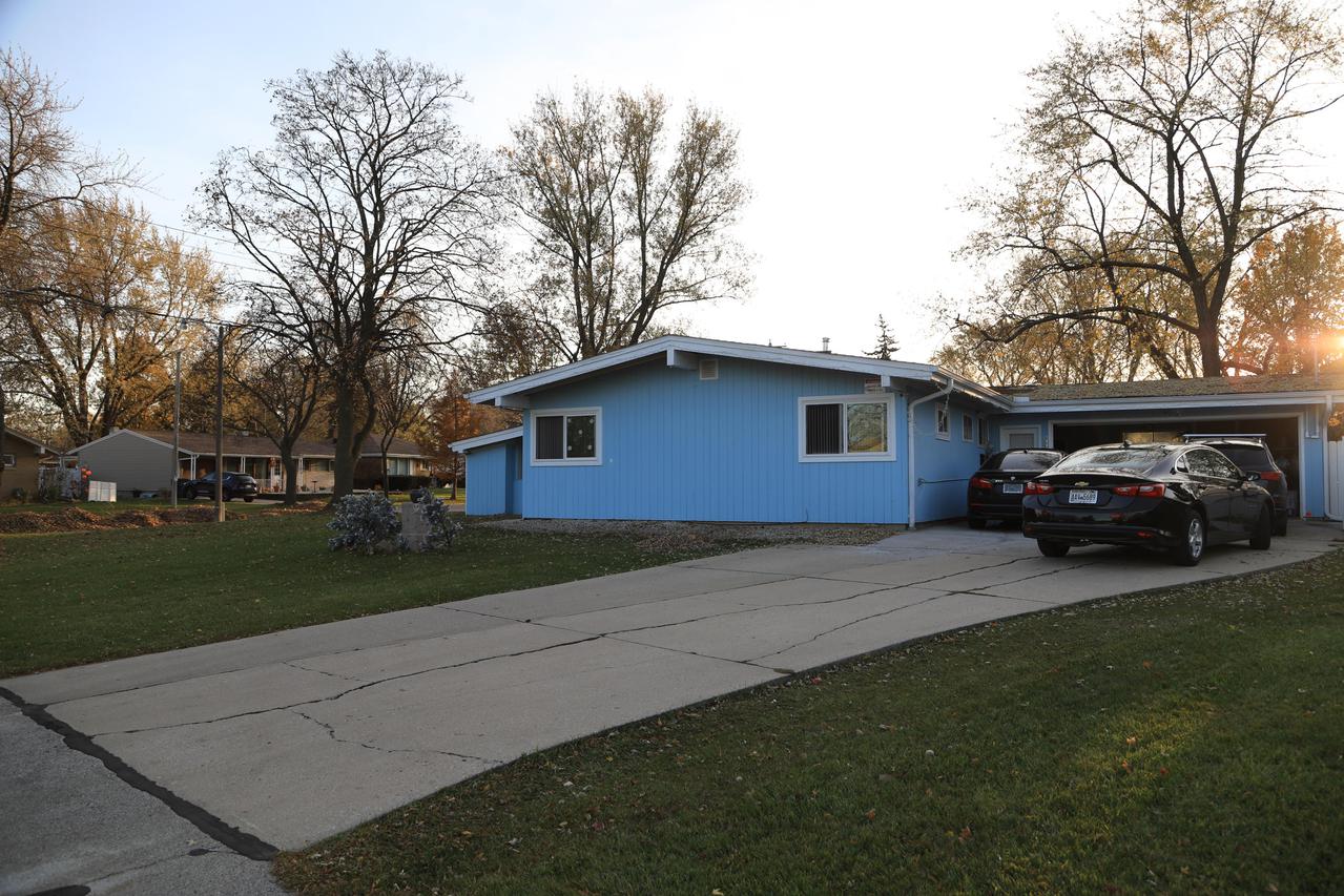 3555 S Sunset Dr, Milwaukee, WI 53220