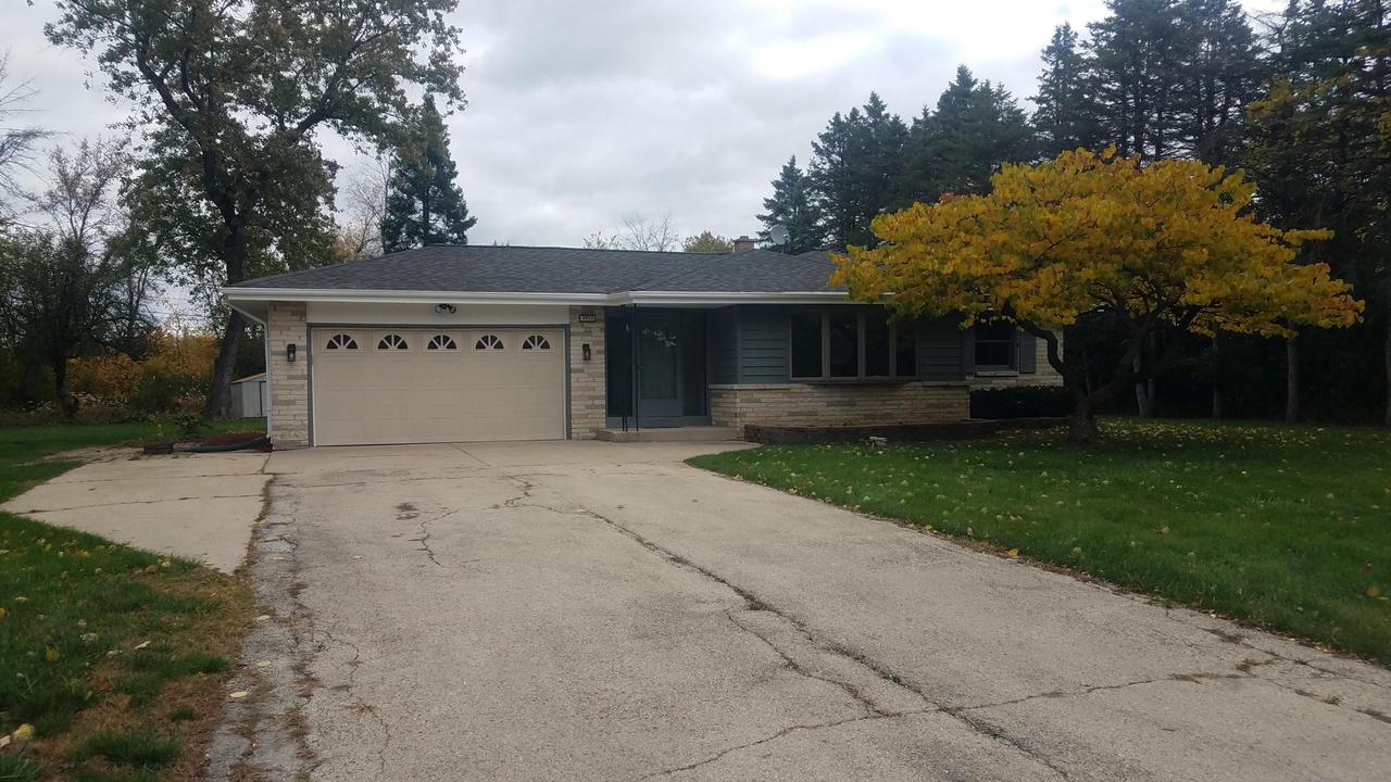 3910 S Elm Dr., New Berlin, WI 53146