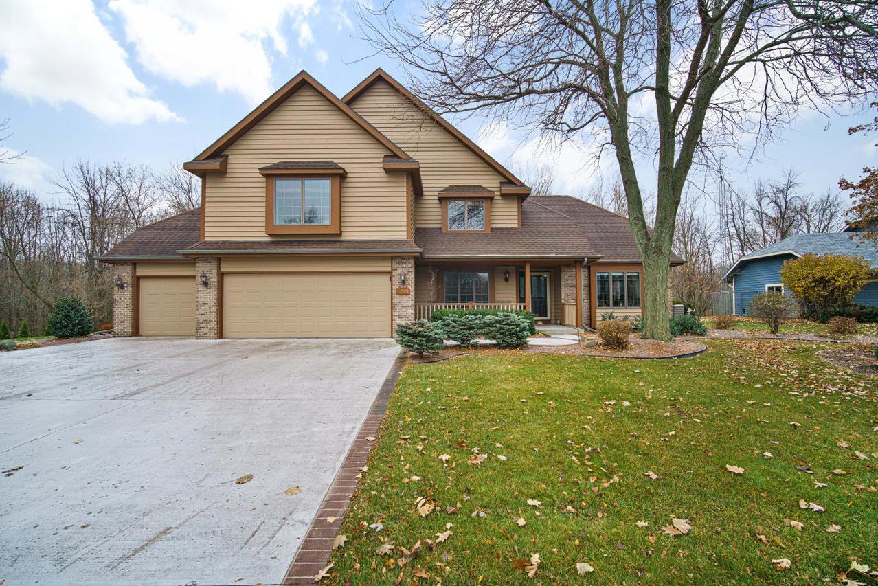 699 River Oaks Dr, Sheboygan Falls, WI 53085