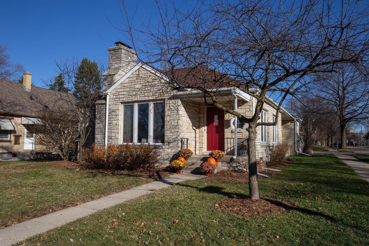 917 S Grand Ave., Waukesha, WI 53186