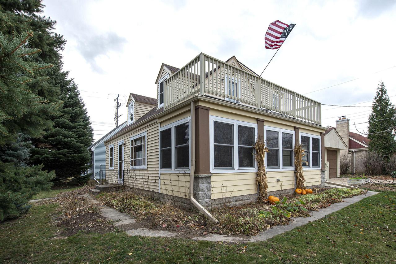 10827 W Cleveland Ave, West Allis, WI 53227