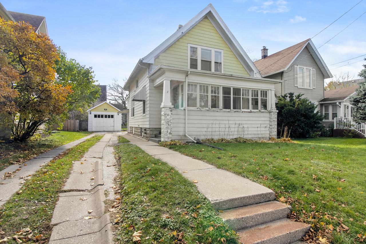 507 W College Ave., Waukesha, WI 53186