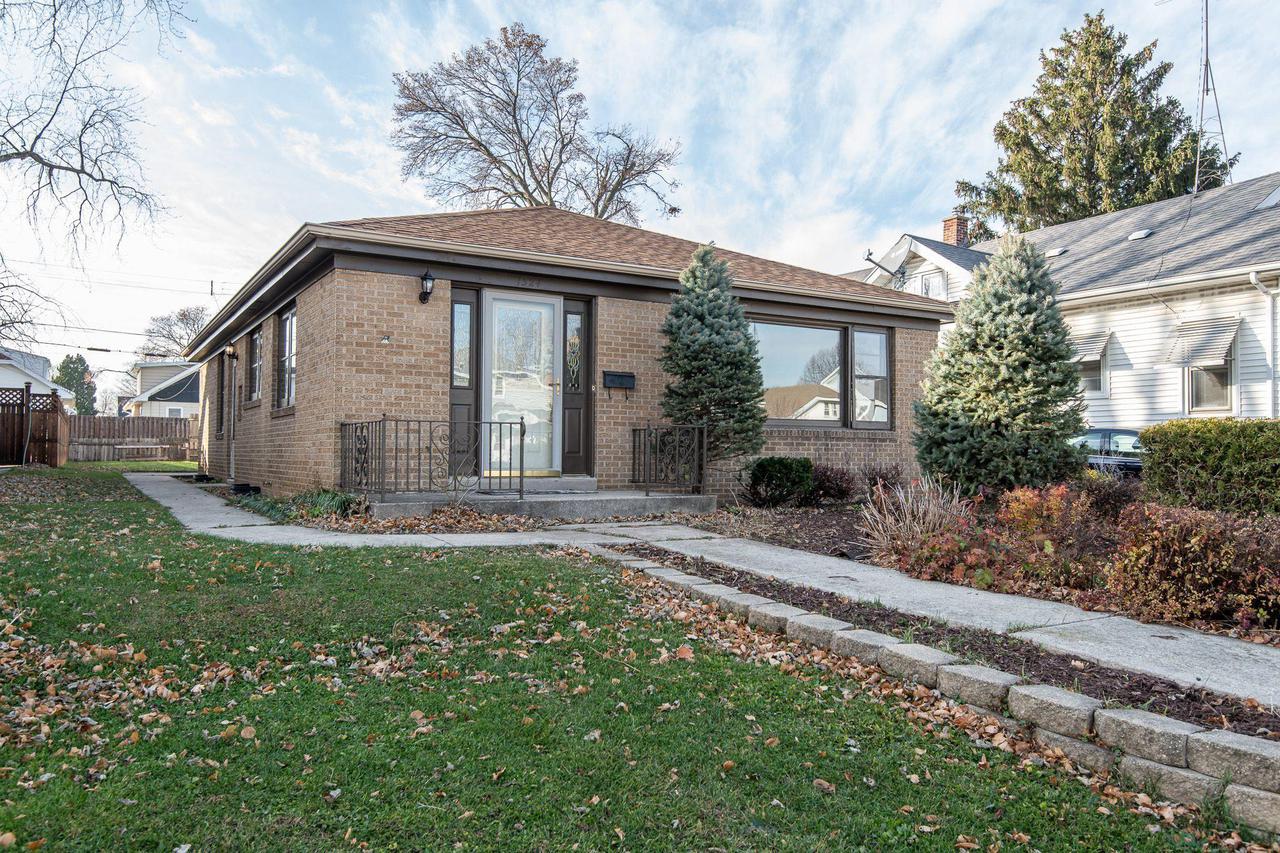 1524 Arthur Ave, Racine, WI 53405