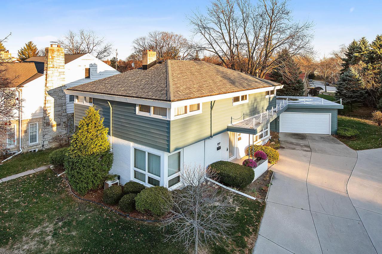 8747 Park View Ct. #8749, Wauwatosa, WI 53226