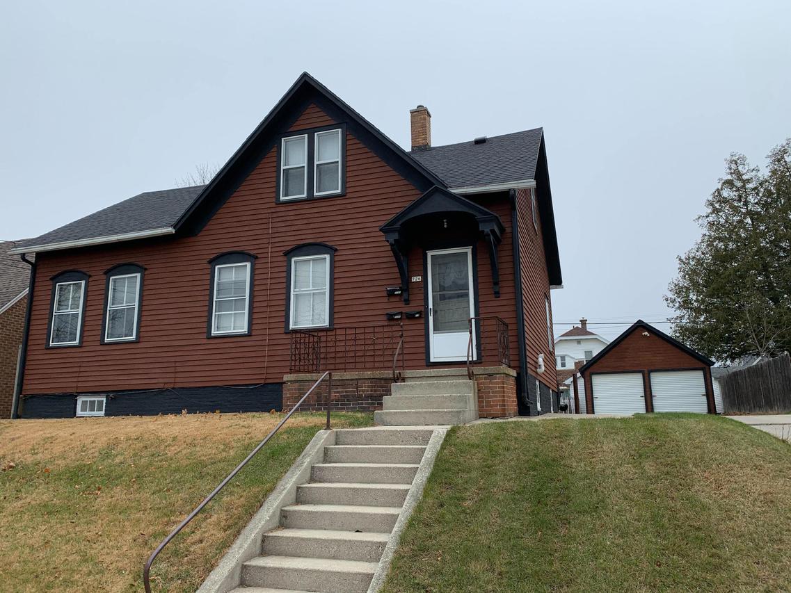 726 S 23rd St., Manitowoc, WI 54220