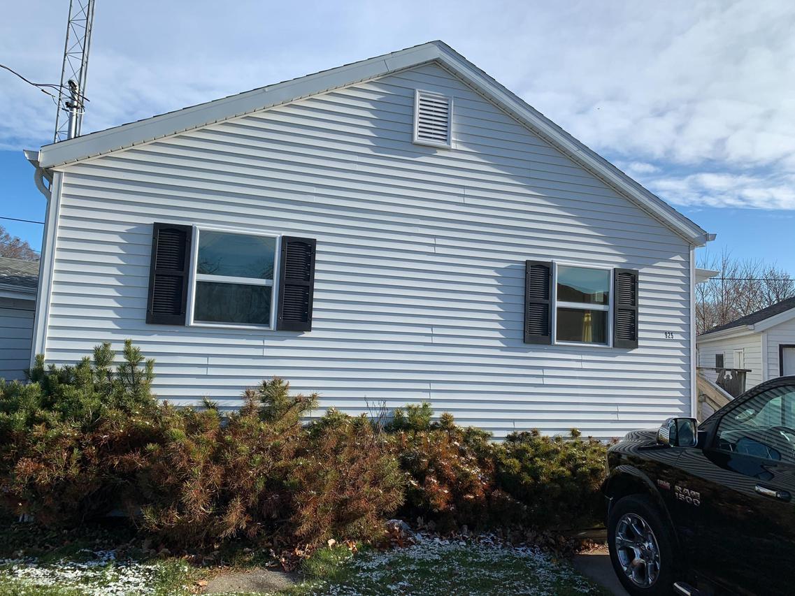 925 S 35th St., Manitowoc, WI 54220