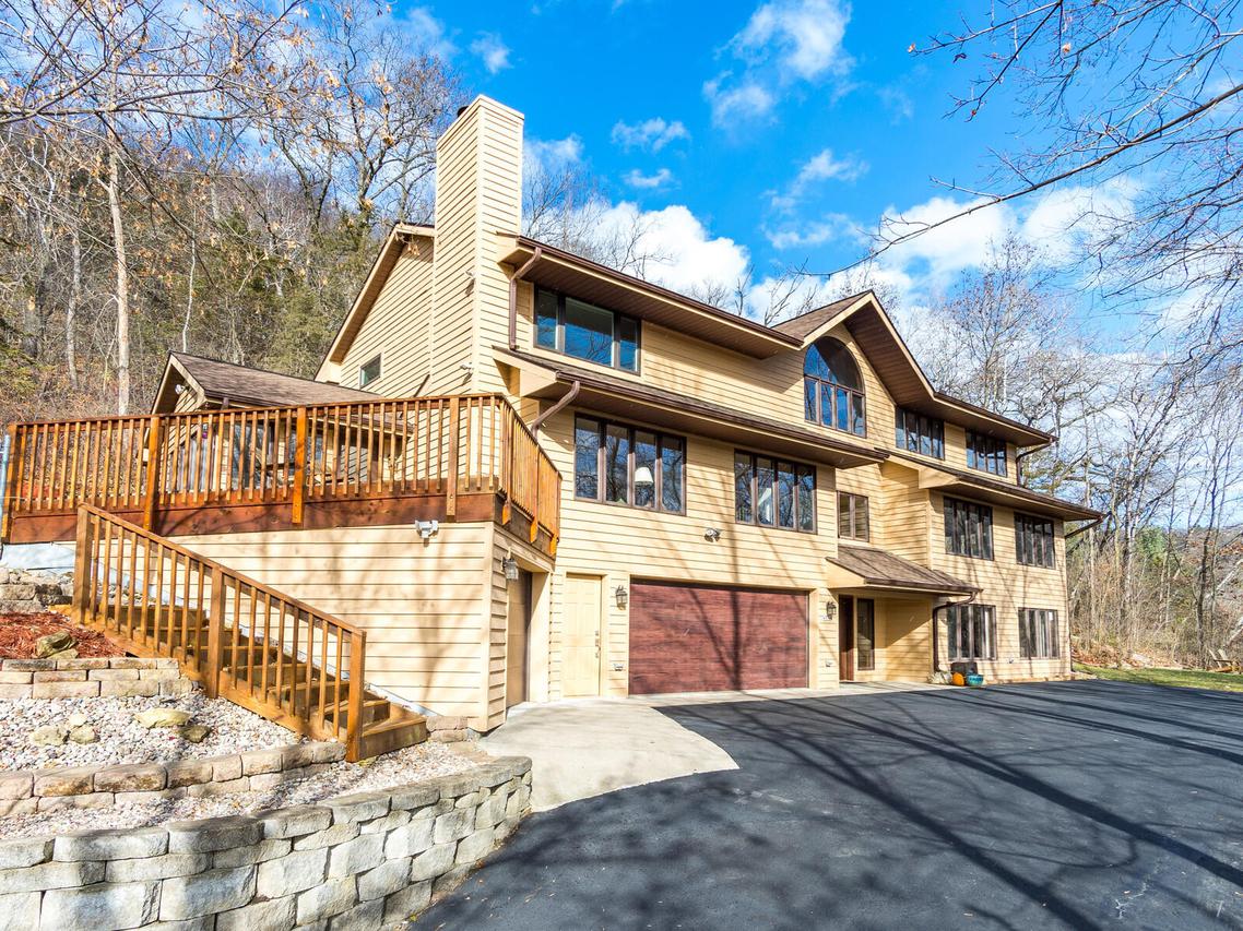 W5198 Birchwood Ln., Shelby, WI 54601