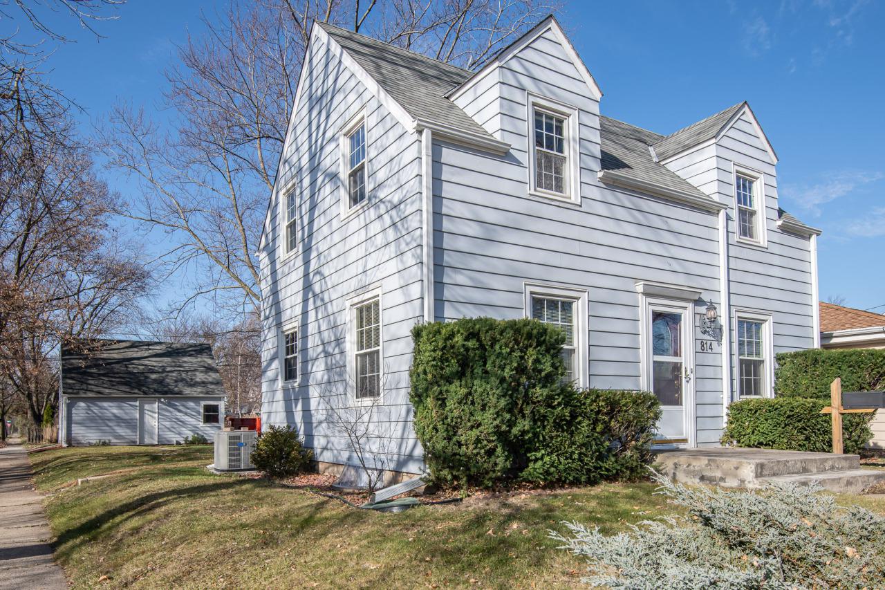 814 S Grand Ave, Waukesha, WI 53186